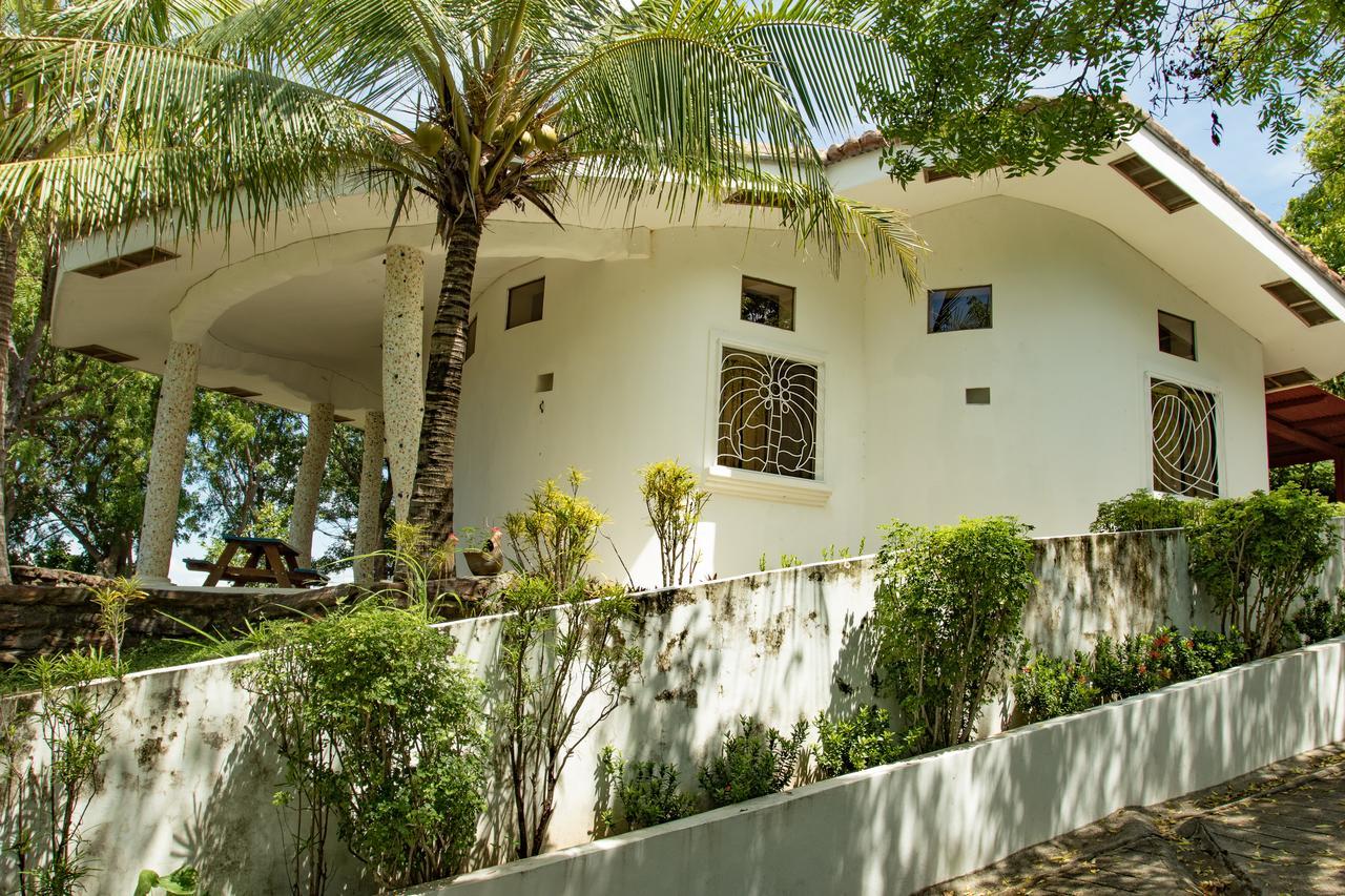 Two Brothers Surf Resort 톨라 외부 사진